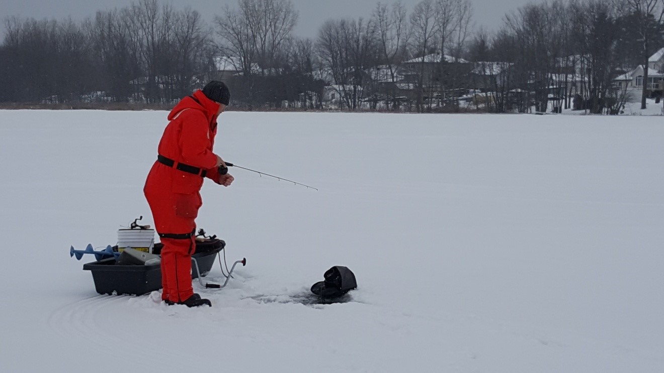 Ice Fishing in Michigan 2026: Essential Gear Guide & 15 Best Spots for Beginners